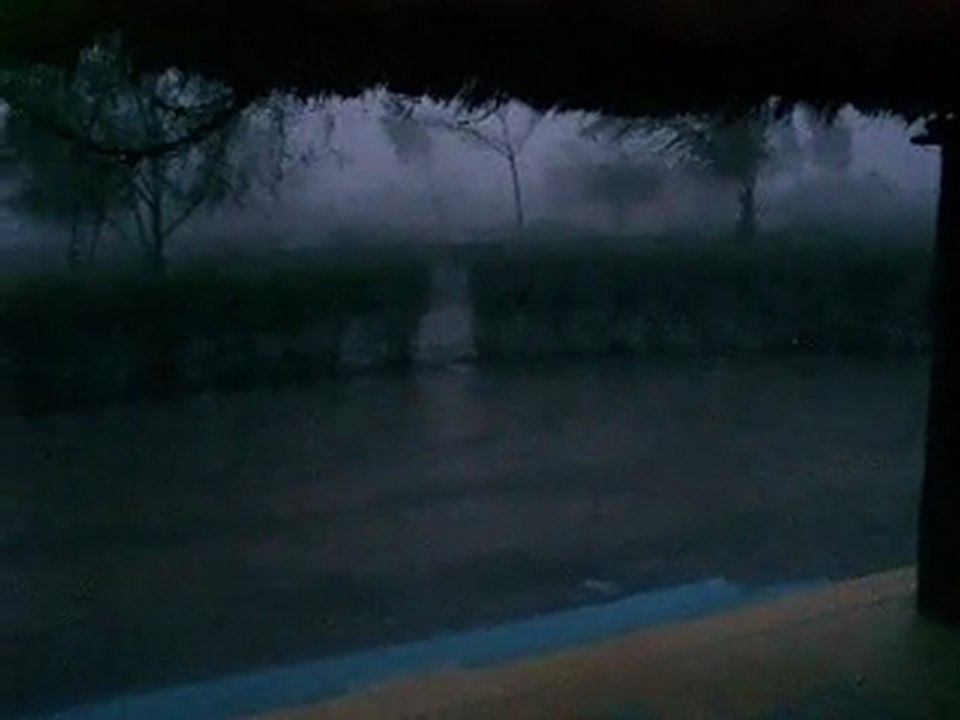 Pluie- orage devant ma maison N'Dangane juillet 2011