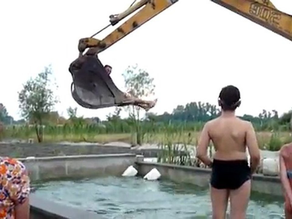 Ein Bagger Wasserorganismen