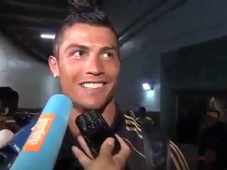 (FUNNY) Cristiano Ronaldo  Stupid Reporter - Epic Fail