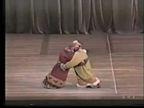 Борьба нанайских мальчиков.