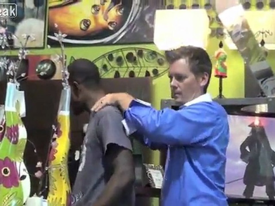 Holding Hands Prank 2 - Shop Prank mit realen Kunden