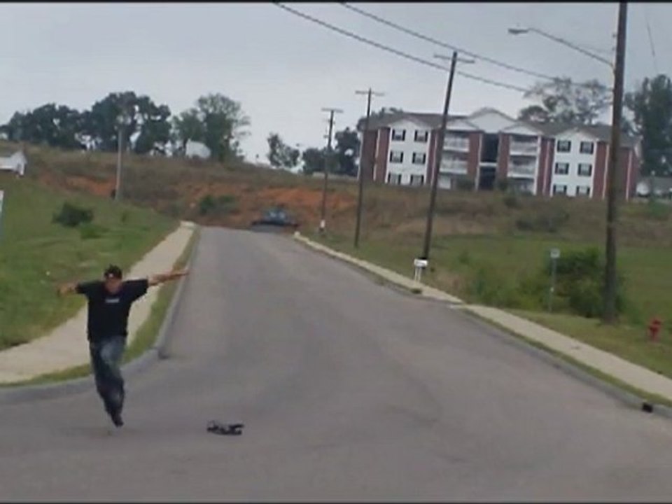 Skater legt sich ordentlich hin Fail