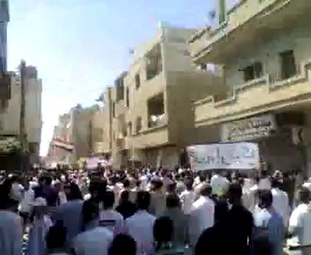 من مظاهرات حمص حي البياضة جمعة لن نركع حاشدة جداSyria Homs Albayada الجزء الثالث