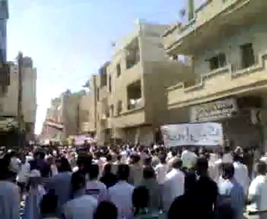 من مظاهرات حمص حي البياضة جمعة لن نركع حاشدة جداSyria Homs Albayada الجزء الثالث