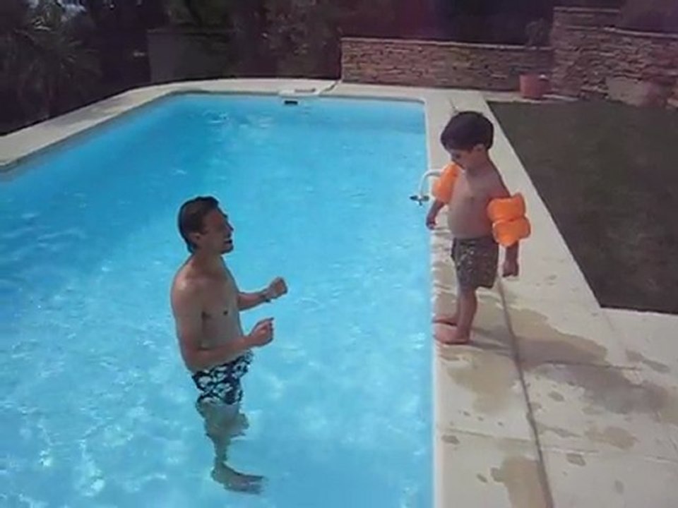 saut à la piscine
