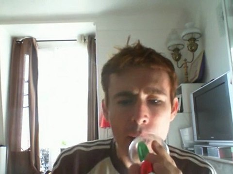 Wiwi égratigne aux tourniquets des grands cafés