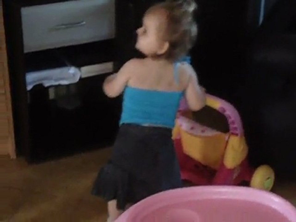 Kimy marche enfin avec un pousseur !!!!