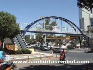 Yürüyen Merdivenli Üst Geçit