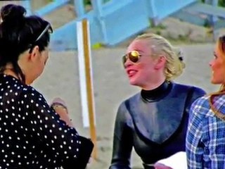 Lindsay Lohan surfe à Malibu