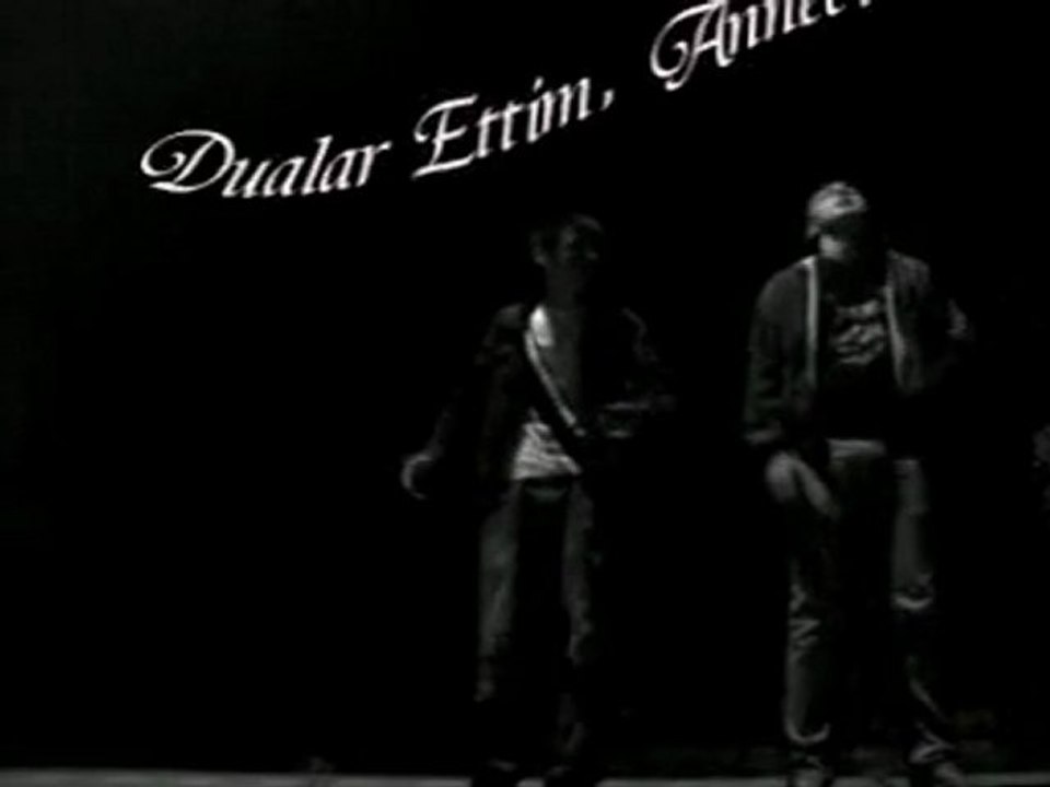 Süper Liseli Gençler Harika Söylüyorlar ve Harika Parça