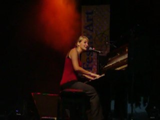 Claire GIMAT au Festiv'Art de LAVELANET le 13 Août 2011