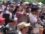 Muhalif lider Suu Kyi, seçim turunda