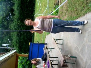 opium travaille à pied