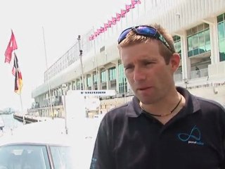 Um enorme barco solar