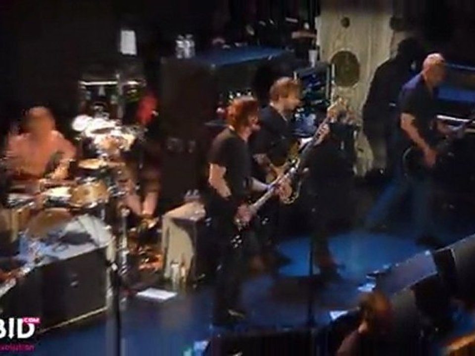 Foo Fighters Performs Everlong at The Metro 08.06.11