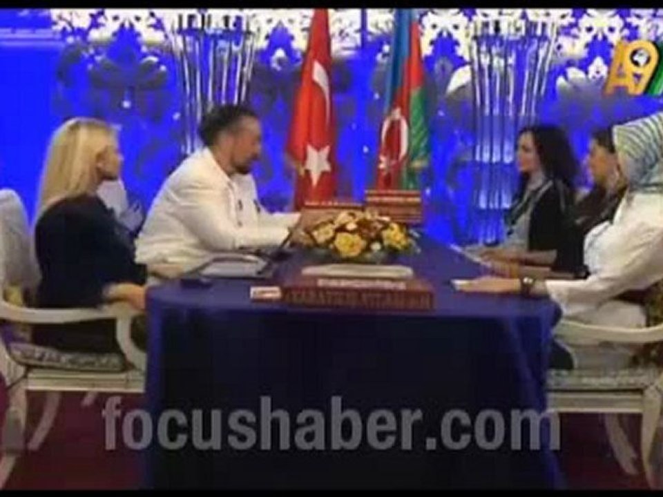 HO-CACIK'IN PROGRAMINA ACİL +18  EROTİK İBARESİ GELMELİ!