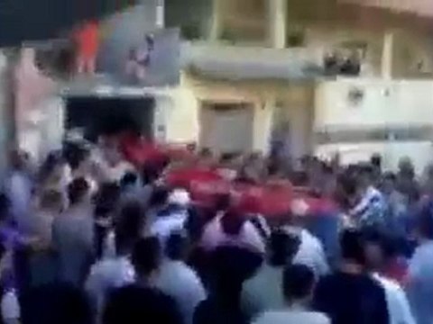 Palestinians flee Syria refugee camp