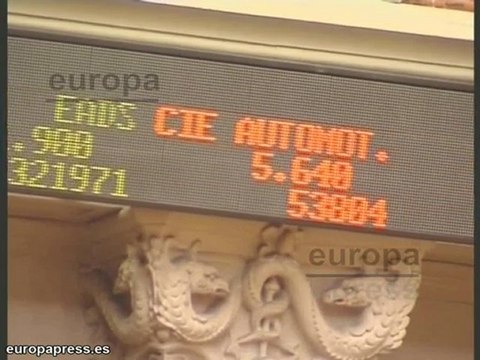 El Ibex 35 vuelve a bajar un 0,2% a media sesión