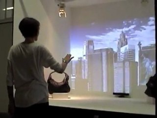 La vitrine interactive autour de l'objet