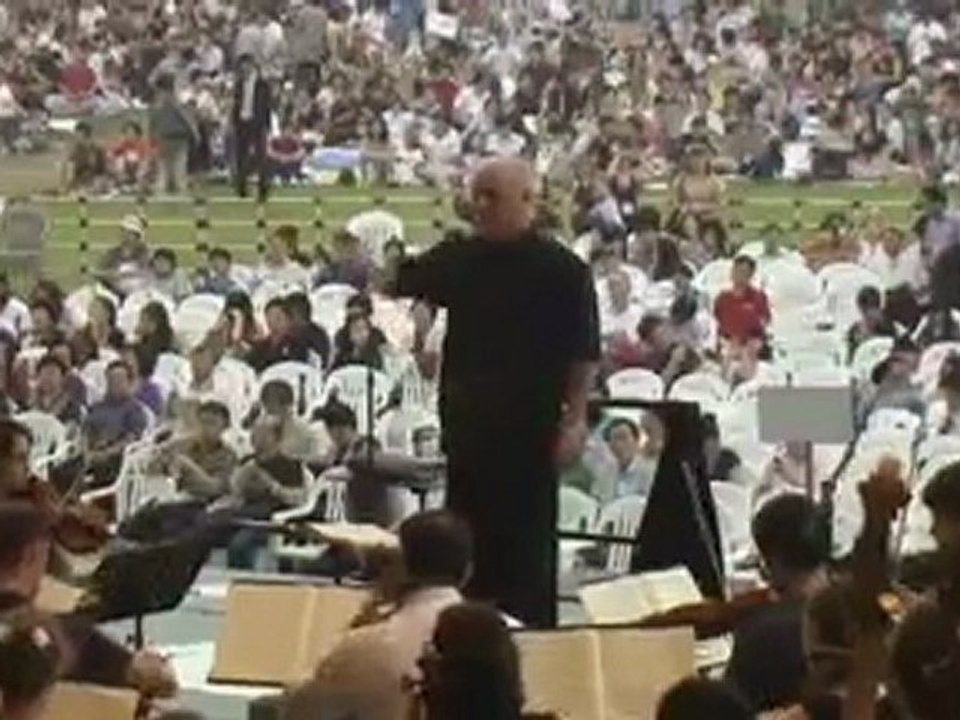 Border concert promotes peace