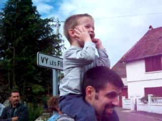 ANTONIN QUI ENCOURAGE LES CYCLISTES