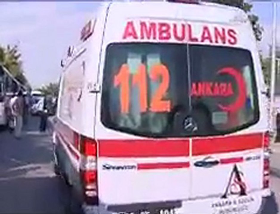 Polis aracı yoldan çıktı: 3 polis yaralı