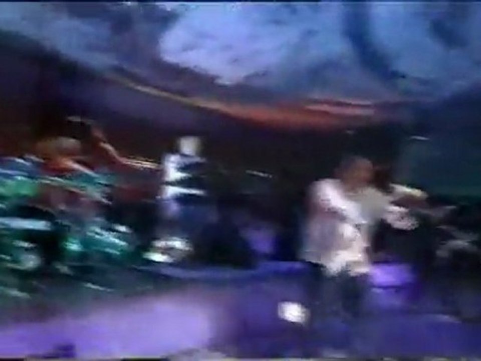 Tricky - 'The moment i feared' live on Jools Holland (1998) - YouTube