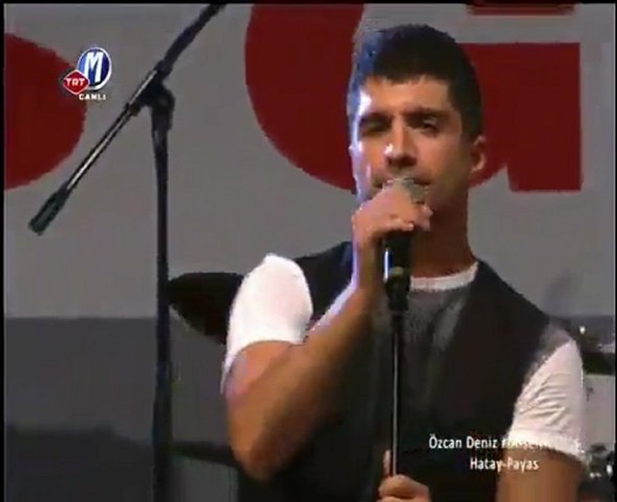Özcan Deniz Ah O Gözlerin Hatay / Payas Konseri 13.08.2011