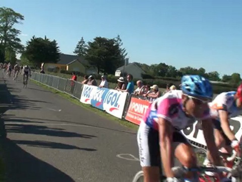 Arrivée du peloton a Vay
