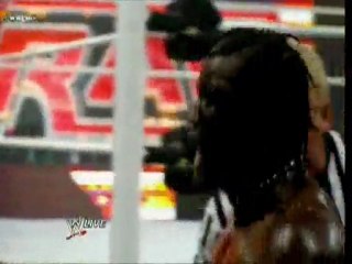 Falls Count Anywhere Match: John Morrison vs R-Truth - WWE Raw 15.08.11r.