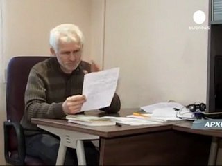 Polonia cesa a dos fiscales por facilitar información a...