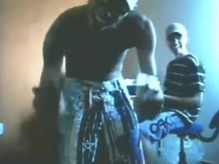 Bandido grava vídeo desafiando a polícia e posta na internet -- Jornal Hoje-soanatareportagens