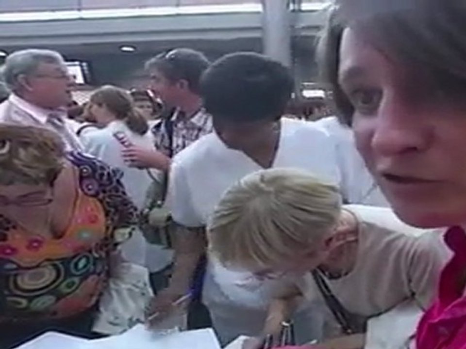 2011-08-16 • 20 H 00 • Le personnel hospitalier de Bayonne affiche son soutien au Dr Nicolas Bonnemaison