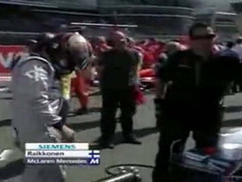 Kimi Räikkönen having trouble in the trousers