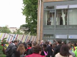 Dix jours après, Charles et Camilla sur le terrain des émeutes