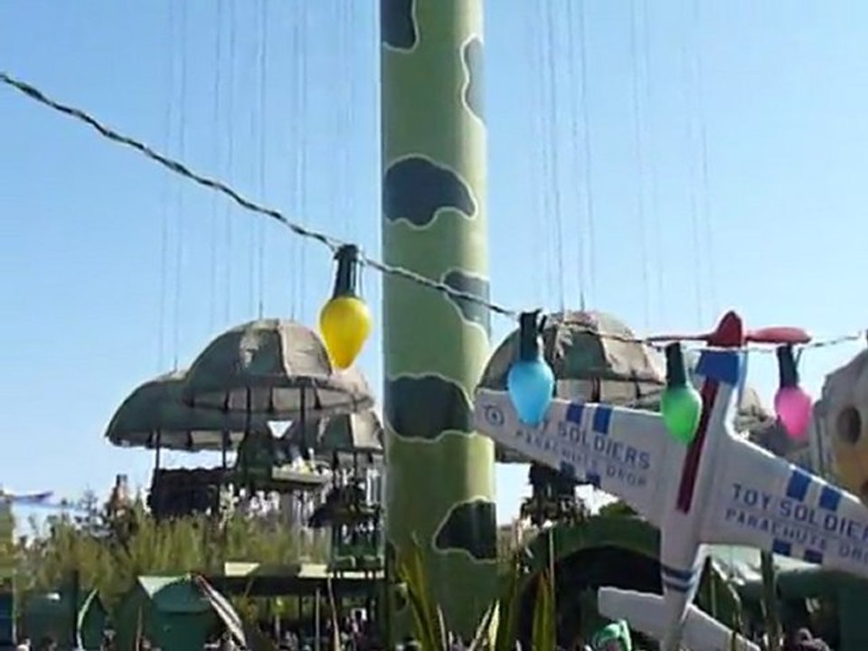 PARC WALT DISNEY STUDIOS : ATTRACTION TOY STORY MISSION PARACHUTE