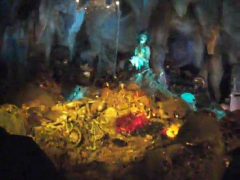 PARC DISNEYLAND PARIS : ATTRACTION PIRATES DES CARAIBES