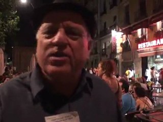 Leo Bassi con la Marcha laica