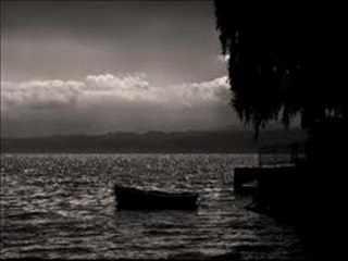 Üstüme yıkıldı dağ gibi bir hasret...