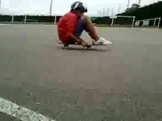 Descente en skate assis de julien
