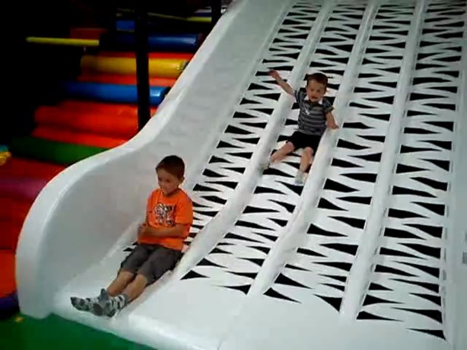 Ylann et Hugo grand toboggan