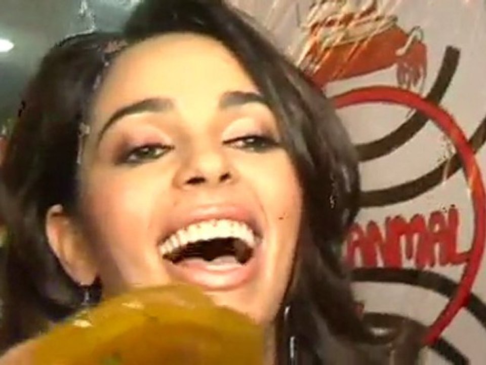 Mallika Sherawat turns JALEBI BAI !