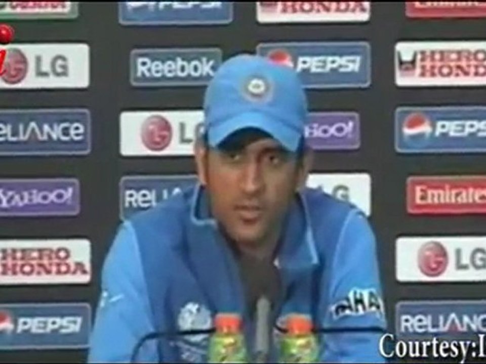 MS Dhoni's Cricket BAT worth 75 Lakhs !