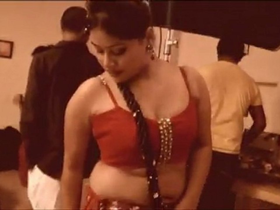 Desi Girls Shake their Belly Button