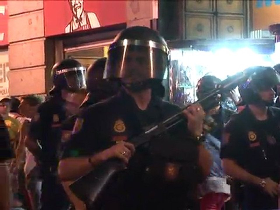 Thousands protest pope visit to Madrid