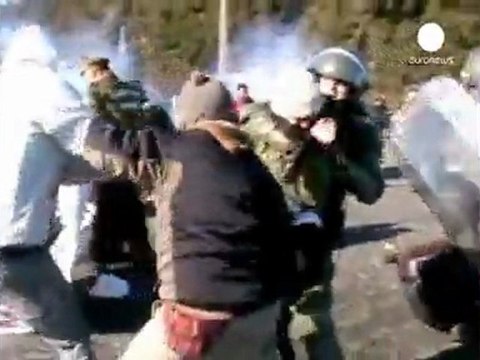 Chili : les étudiants bloquent l'accès au ferry menant...