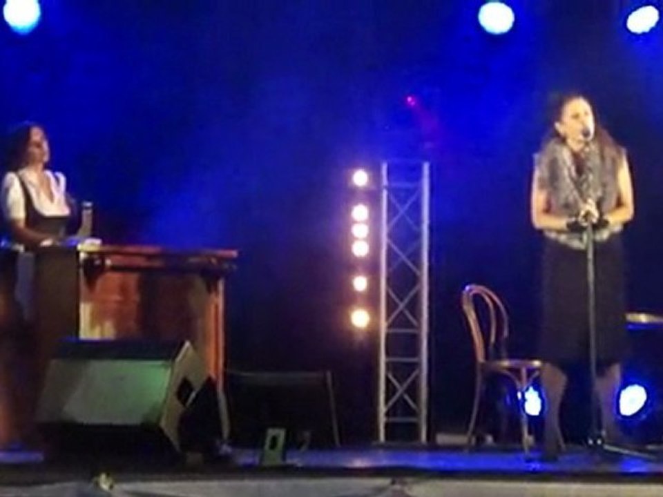 Marie GUTH L'accordéoniste de Piaf le 12 Aout 2011 à Cluses 74300