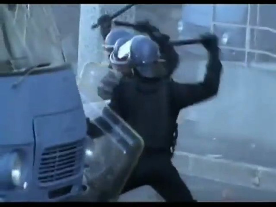 Riots in Britain: mayhem & looting makes terrif...