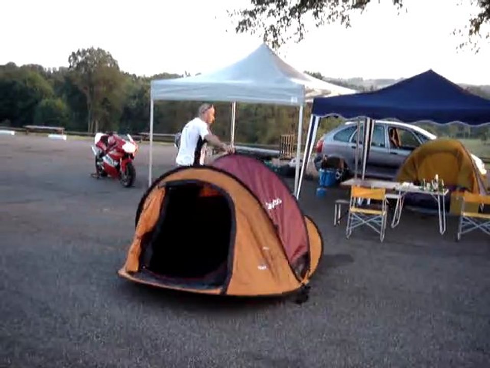 ludo et sa tente revolutionnaire au mas du clos en 2006