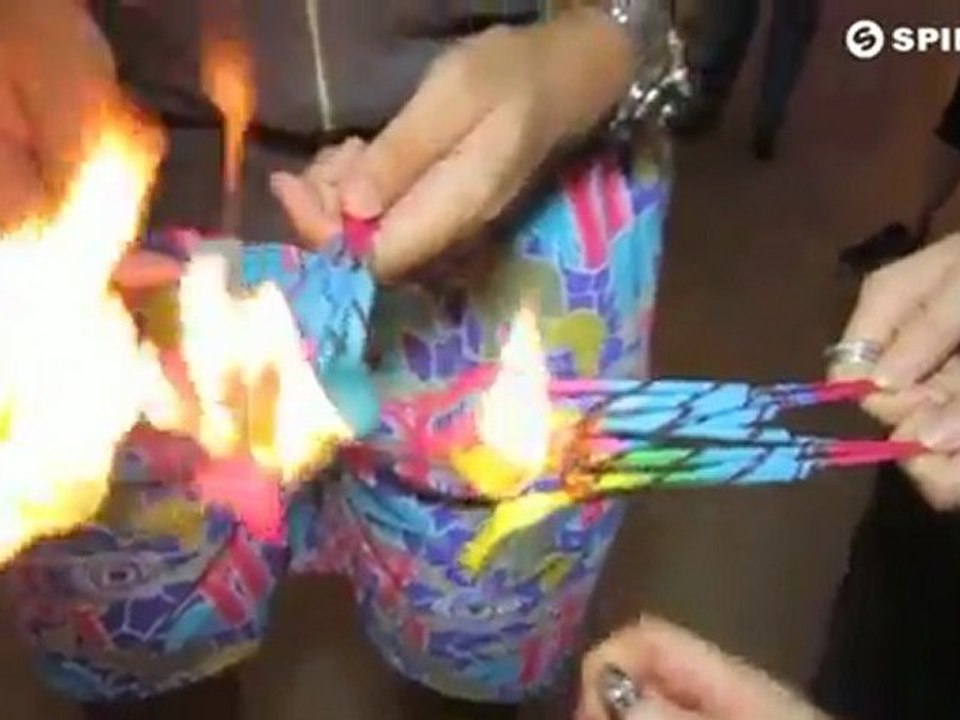 Afrojack & Steve Aoki ft Miss Palmer - No Beef (Official Music Video) [HD]